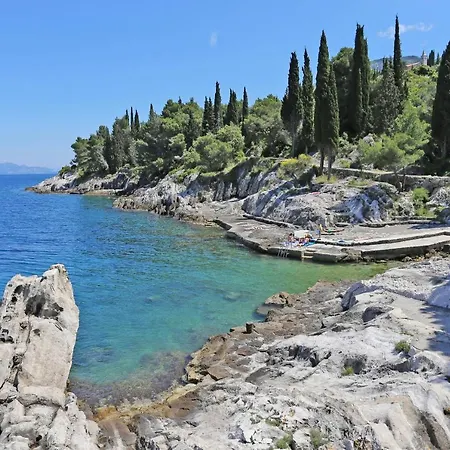 257c Apartamento Trpanj